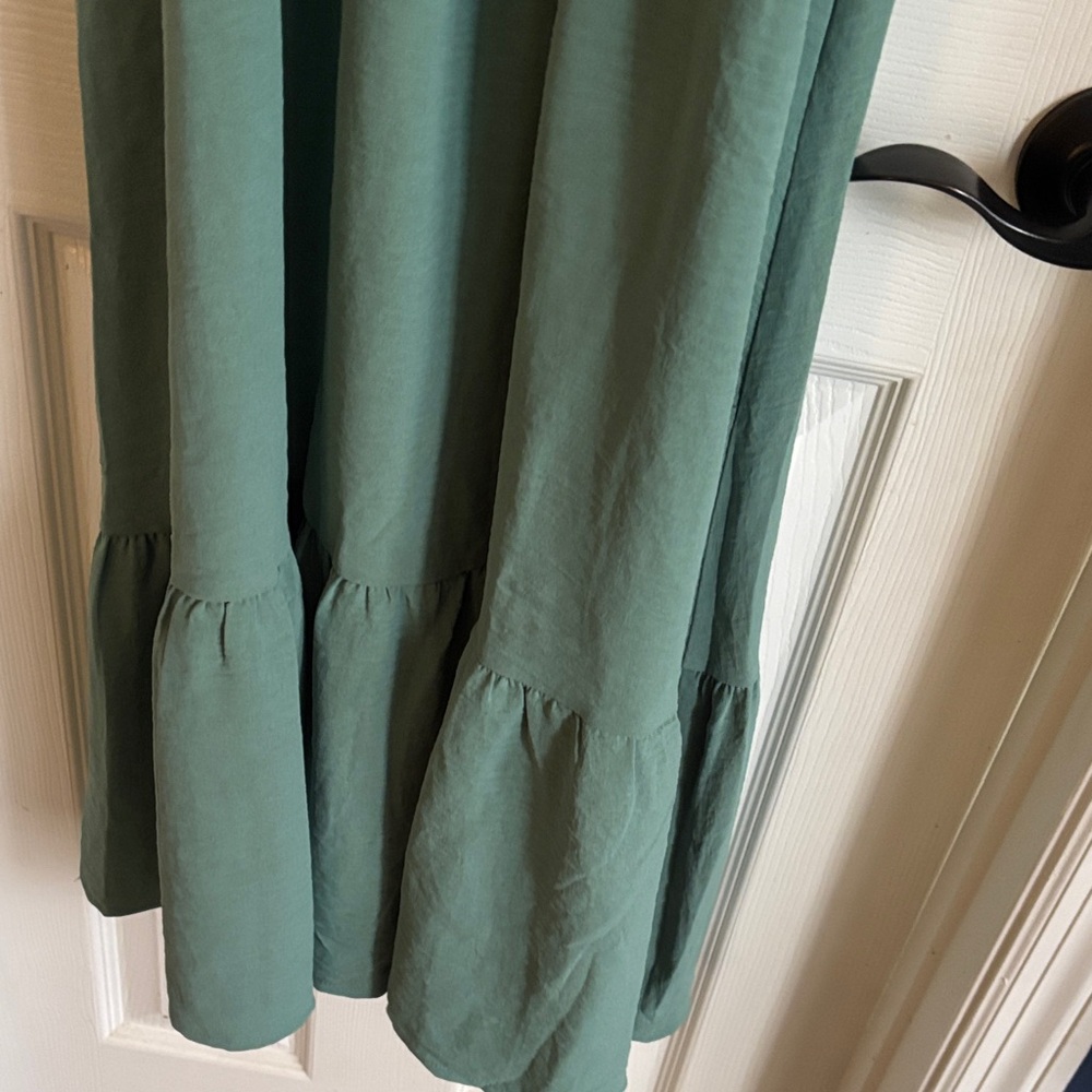 Elegant Green Maxi Dress - Picture 4 of 6